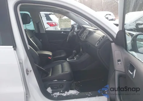 2017 Volkswagen Tiguan 2.0T Sport из США, поврежденный, VIN WVGUV7AXXHK023871